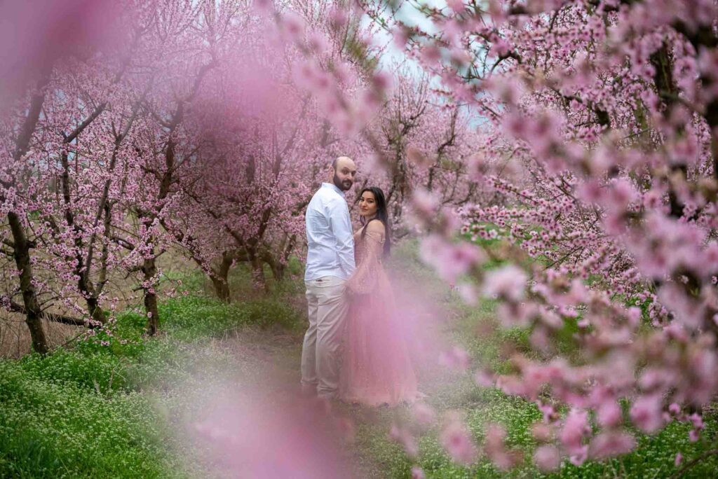 Φωτογράφιση Ζευγαριού στις Ανθισμένες Ροδακινιές - Μανώλης & Άννα | 23.03.2025