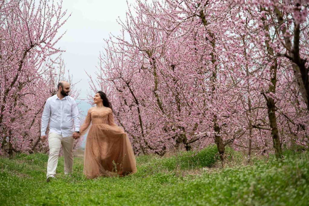 Φωτογράφιση Ζευγαριού στις Ανθισμένες Ροδακινιές - Μανώλης & Άννα | 23.03.2025